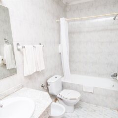 Отель Amic Miraflores Испания, Кан Пастилья - 3 отзыва об отеле, цены и фото номеров - забронировать отель Amic Miraflores онлайн ванная фото 3