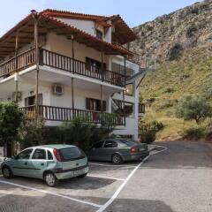 Апартаменты Monemvasia Green Apartments парковка