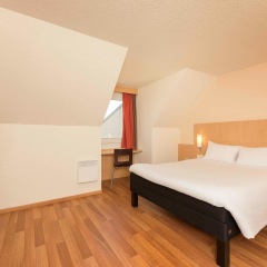 Отель Ibis Paris Vanves Parc des Expositions сейф в номере