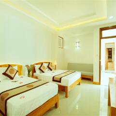Отель Riverside Plum Garden Homestay комната для гостей