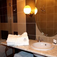 Отель Delphi Art Hotel Греция, Афины - 5 отзывов об отеле, цены и фото номеров - забронировать отель Delphi Art Hotel онлайн ванная