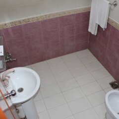 Luxury Inn in Karachi, Pakistan from 22$, photos, reviews - zenhotels.com bathroom