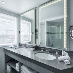 Отель Maison Astor Paris, Curio Collection by Hilton ванная фото 2