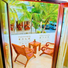 Отель Mihin Villa Bentota Шри-Ланка, Бентота - отзывы, цены и фото номеров - забронировать отель Mihin Villa Bentota онлайн балкон
