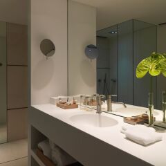 Отель Sense Hotel Sofia Болгария, София - 1 отзыв об отеле, цены и фото номеров - забронировать отель Sense Hotel Sofia онлайн ванная фото 2