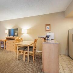 Отель Comfort Inn & Suites North Vancouver Канада, Аптаун - отзывы, цены и фото номеров - забронировать отель Comfort Inn & Suites North Vancouver онлайн в номере