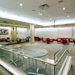 Отель Chestnut Residence and Conference Centre - University of Toronto парковка