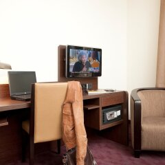 Отель Best Western Dam Square Inn сейф в номере