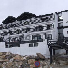Отель Apartamentos Habitat Zona Media парковка