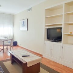 Отель DFlat Escultor Madrid 302 Apartments Испания, Мадрид - отзывы, цены и фото номеров - забронировать отель DFlat Escultor Madrid 302 Apartments онлайн комната для гостей