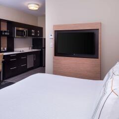 Отель TownePlace Suites by Marriott Saskatoon удобства в номере фото 2