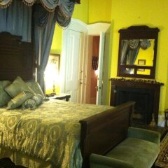 Отель Corners Mansion Inn- A Bed & Breakfast комната для гостей фото 2