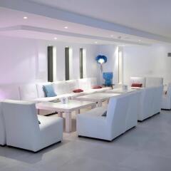 Отель FERGUS Style Cala Blanca Suites интерьер отеля