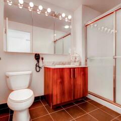Отель Global Luxury Suites at Columbus ванная фото 2