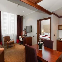 Гостиница DoubleTree by Hilton Novosibirsk в Новосибирске - забронировать гостиницу DoubleTree by Hilton Novosibirsk, цены и фото номеров Новосибирск комната для гостей фото 3