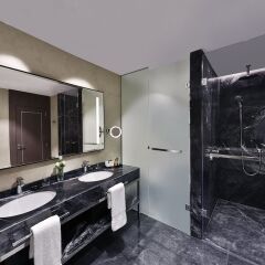 Отель Hilton Tanger City Center Hotel & Residences Марокко, Танжер - отзывы, цены и фото номеров - забронировать отель Hilton Tanger City Center Hotel & Residences онлайн ванная фото 2