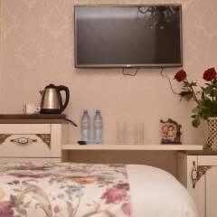Отель English Home Tbilisi в номере