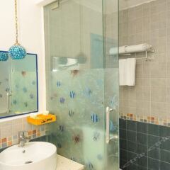 Отель Blue Coast Inn ванная