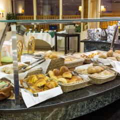 Отель Holiday Inn Lisbon питание фото 3