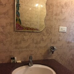 Отель Morjim Coco Palms Resort Индия, Морджим - отзывы, цены и фото номеров - забронировать отель Morjim Coco Palms Resort онлайн ванная