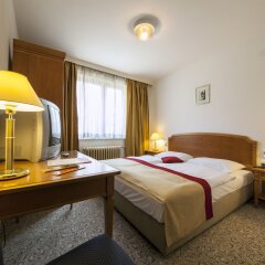 Hotel Zagreb in Zagreb, Croatia from 142$, photos, reviews - zenhotels.com guestroom