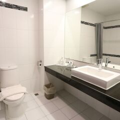 Отель Crystal Suites Suvarnabhumi Airport Бангкок ванная
