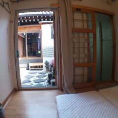 Отель Bukchon Guesthouse Южная Корея, Сеул - отзывы, цены и фото номеров - забронировать отель Bukchon Guesthouse онлайн балкон