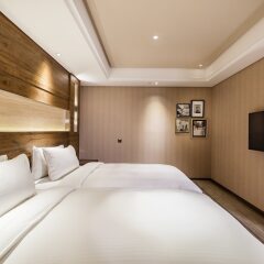 Отель Green World Taipei Station сейф в номере