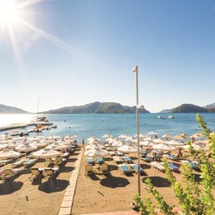 Sunrise Hotel пляж