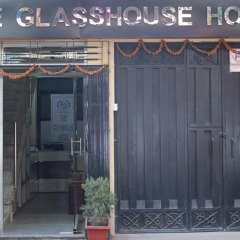 Отель The Glasshouse Hotel & Hostel Непал, Катманду - отзывы, цены и фото номеров - забронировать отель The Glasshouse Hotel & Hostel онлайн парковка