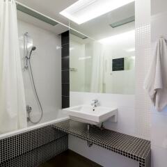 Отель Dluga Apartament Old Town Польша, Варшава - отзывы, цены и фото номеров - забронировать отель Dluga Apartament Old Town онлайн ванная фото 2