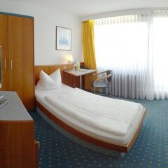 Отель PLAZA Hotel Föhr am Bodensee Германия, Фридрихсхафен - отзывы, цены и фото номеров - забронировать отель PLAZA Hotel Föhr am Bodensee онлайн комната для гостей фото 4