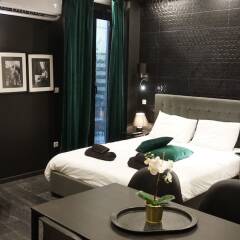Апартаменты Exclusive Design Studio with Yard Афины комната для гостей фото 3
