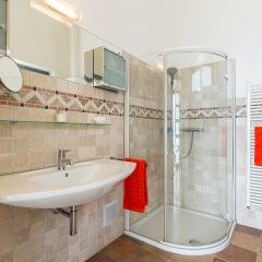 Отель Luxury Italian Lakes Villa With Private Pool, Gym, Bbq, Free Wifi, Lake Views Италия, Вербания - отзывы, цены и фото номеров - забронировать отель Luxury Italian Lakes Villa With Private Pool, Gym, Bbq, Free Wifi, Lake Views онлайн ванная фото 2