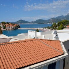 Отель Secret Garden Apartments Черногория, Свети-Стефан - отзывы, цены и фото номеров - забронировать отель Secret Garden Apartments онлайн спортивное сооружение