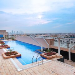 Отель Metropolitan Hotel Dubai ОАЭ, Дубай - отзывы, цены и фото номеров - забронировать отель Metropolitan Hotel Dubai онлайн бассейн