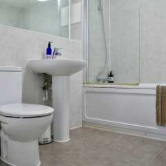 Отель Colourful 1 Bedroom Flat in Haggerston ванная