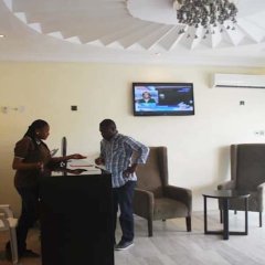 Отель Lakeem Suites Adebola Нигерия, Лагос - отзывы, цены и фото номеров - забронировать отель Lakeem Suites Adebola онлайн интерьер отеля