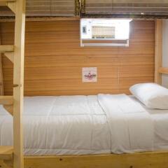 Отель Bed and Butler Hostel Таиланд, Бангкок - отзывы, цены и фото номеров - забронировать отель Bed and Butler Hostel онлайн комната для гостей фото 2