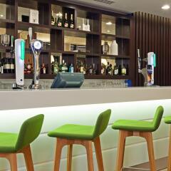 Отель Hampton by Hilton London Waterloo гостиничный бар