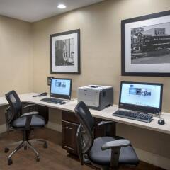 Отель Hampton Inn NY-JFK Jamaica-Queens США, Нью-Йорк - 1 отзыв об отеле, цены и фото номеров - забронировать отель Hampton Inn NY-JFK Jamaica-Queens онлайн интерьер отеля фото 2