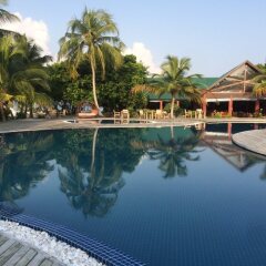 Отель Furaveri Island Resort & Spa Мальдивы, Медупару - отзывы, цены и фото номеров - забронировать отель Furaveri Island Resort & Spa онлайн бассейн фото 3