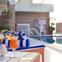 Отель Al Salam Grand Hotel-Sharjah ОАЭ, Шарджа - отзывы, цены и фото номеров - забронировать отель Al Salam Grand Hotel-Sharjah онлайн бассейн фото 3