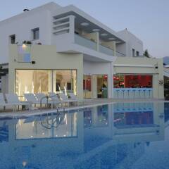 Angela Suites Boutique Hotel бассейн