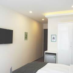 Shinhua Hotel сейф в номере