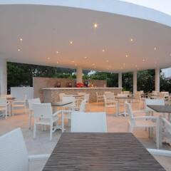 Caprice Beach Hotel