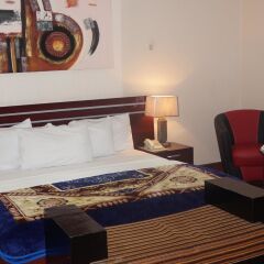 Отель Charlies Place And Suite комната для гостей фото 5