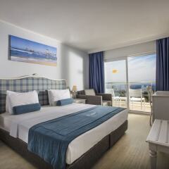 Отель Atlantique Holiday Club - All Inclusive Кушадасы комната для гостей фото 4