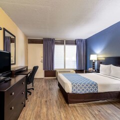 Отель Econo Lodge Effingham сейф в номере