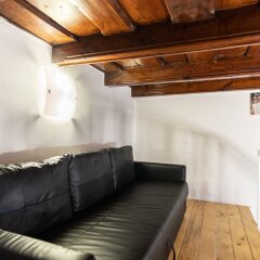 Отель Lovely Apartment on Mala Strana just 10 mins walk to scenic places Чехия, Прага - отзывы, цены и фото номеров - забронировать отель Lovely Apartment on Mala Strana just 10 mins walk to scenic places онлайн комната для гостей